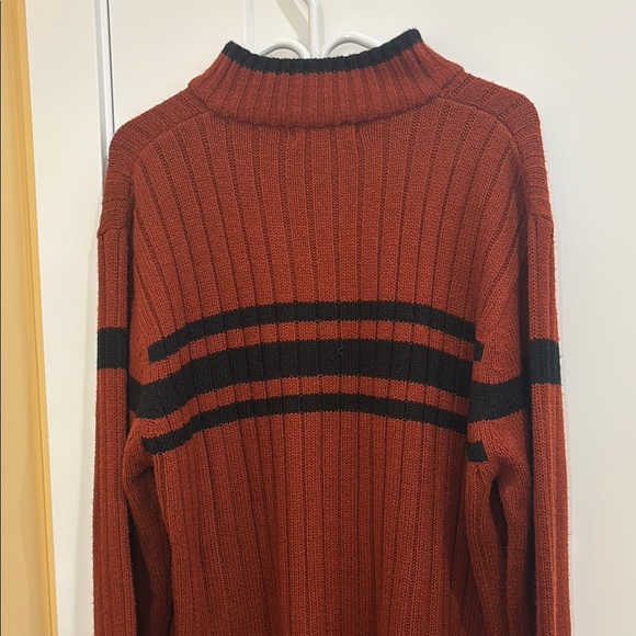 Chic Brown and Black Zip Up Sweater with Ribbed Texture - Picture 4 of 4